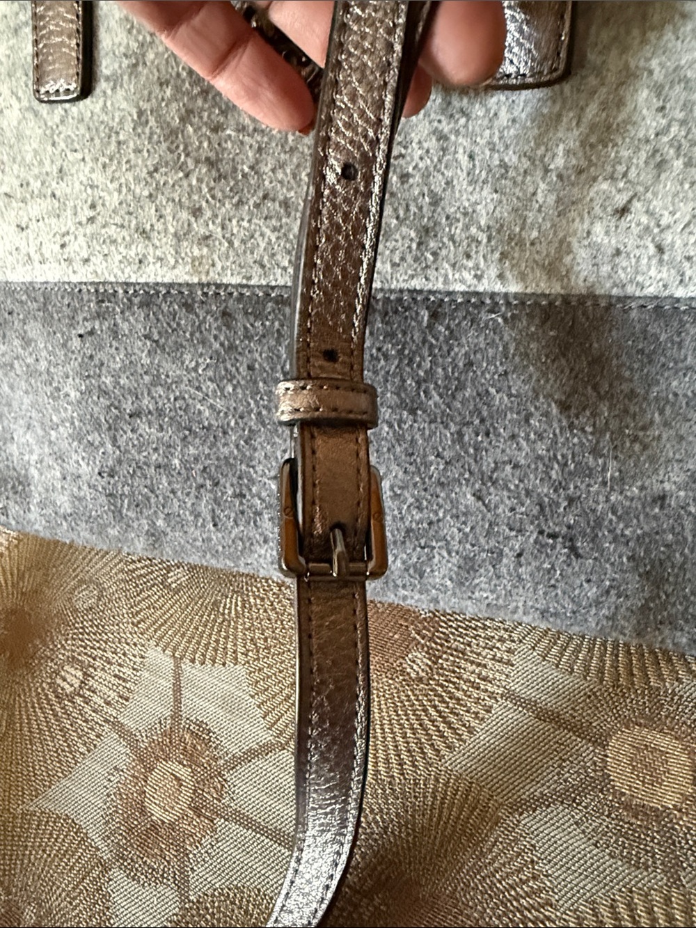 Tory Burch Two-Tone Gray Wool Shoulder Bag with Metallic Trim - Picture 4 of 12